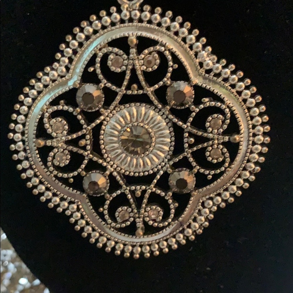 Beautiful necklace - Picture 2 of 2